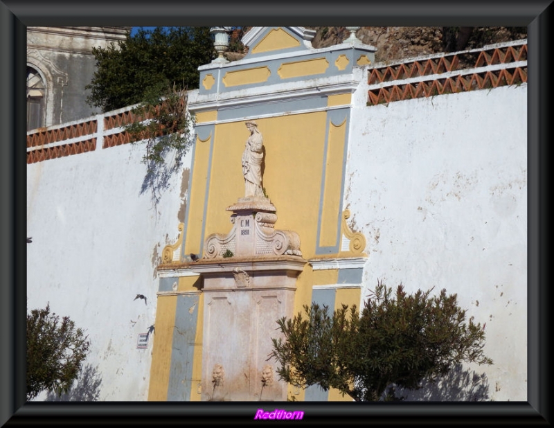 Fuente en amarillo