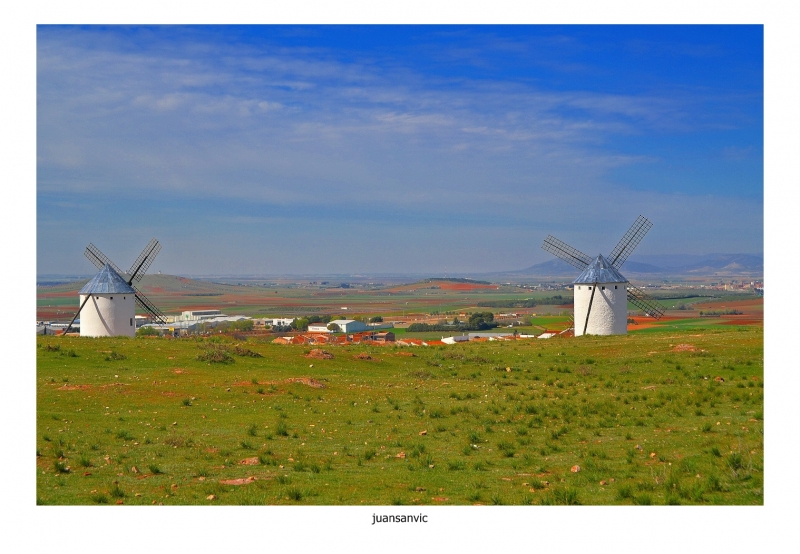 Molinos y horizonte.