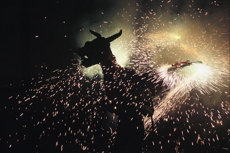 Correfoc de bestias de fuego.