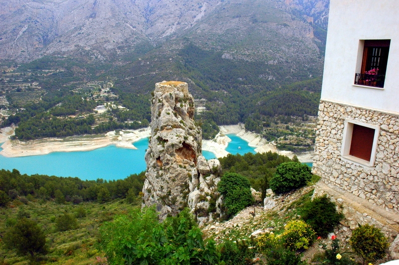 Pantano y Torre de vigilancia