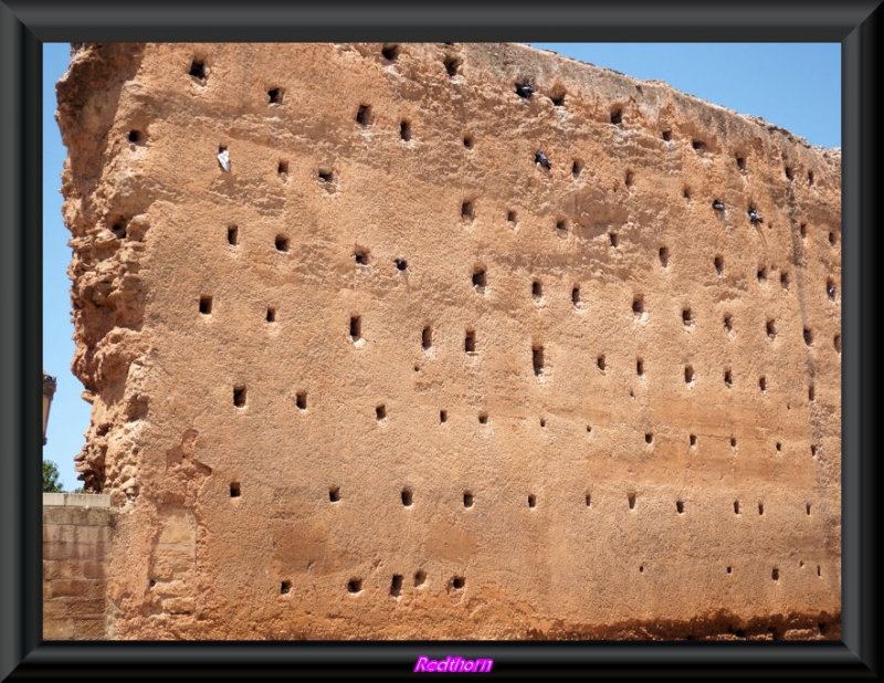 Muralla del recinto de la mezquita inacabada y del mausoleo de Mohammed V