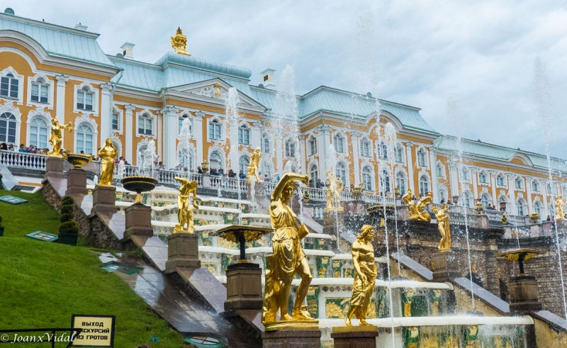 Palacio de Peterhof y cascada