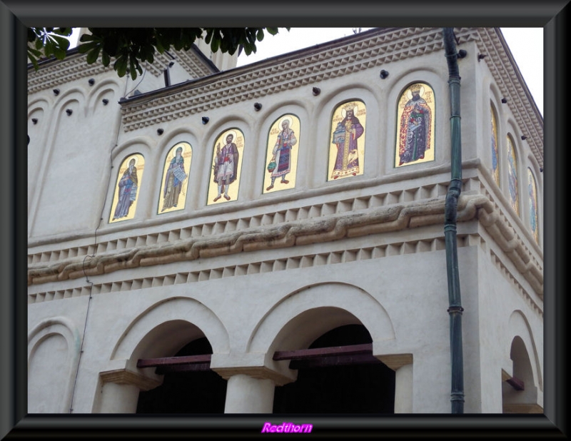 Frescos en el exterior de la iglesia