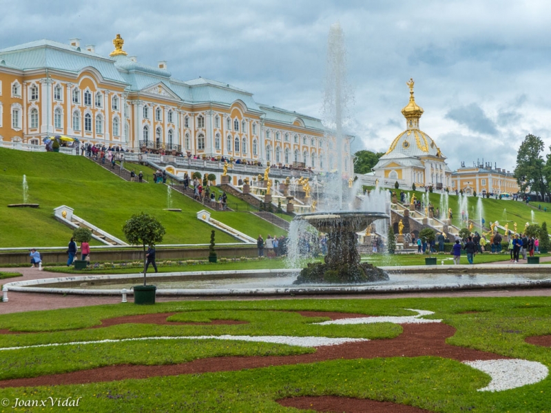 palacio de Peterhof y jardines