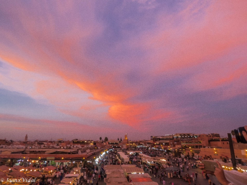 ocaso sobre la plaza