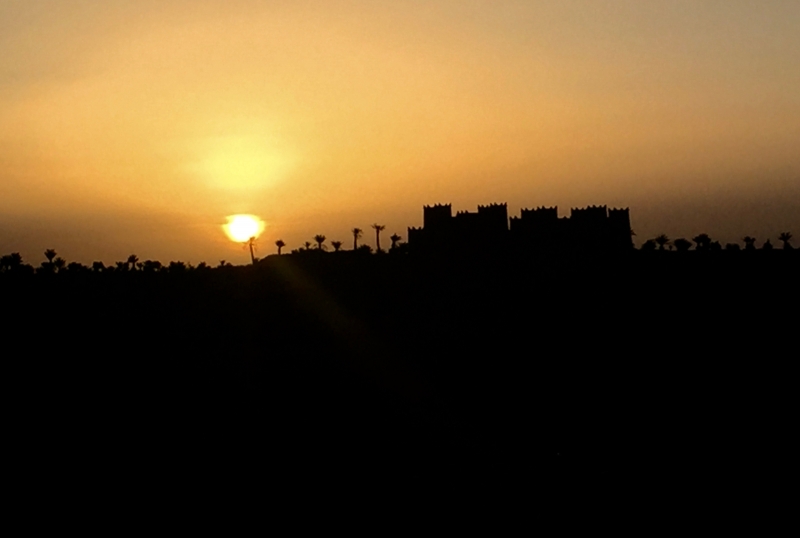 AMANECIENDO EN EL DESIERTO