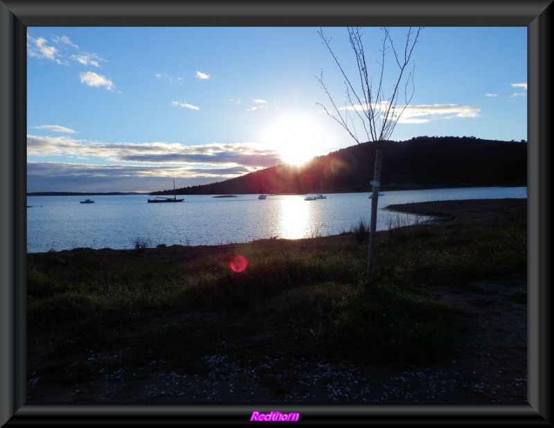 Apacible atardecer en el lago de Alqueva