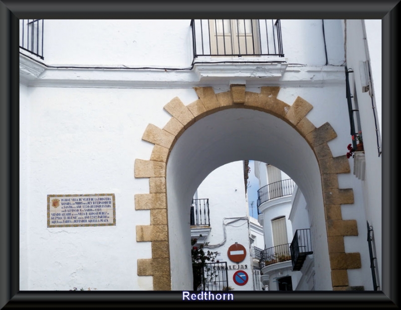 Arco y placa conmemorativa