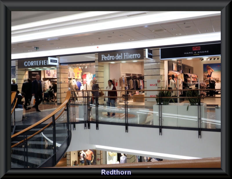 Presencia espaola en un centro comercial de Tallinn