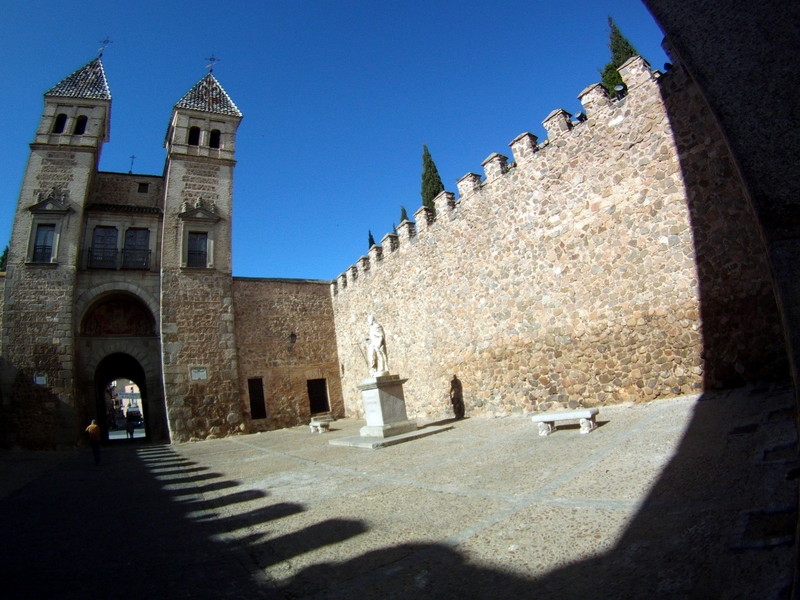 Patio de la Puerta Bisagra