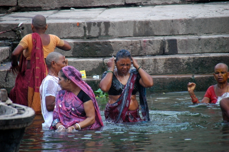 Purificandose en el Ganges