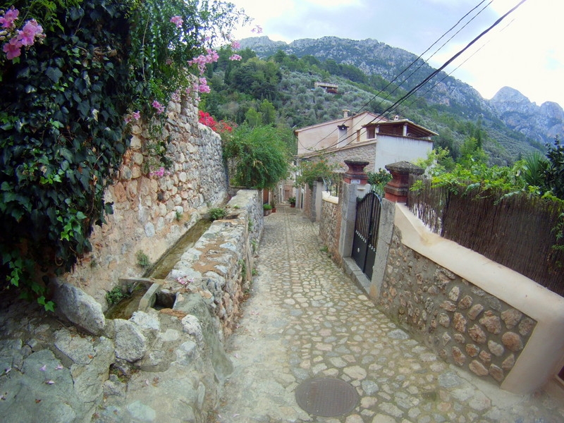 Paseo con acequia