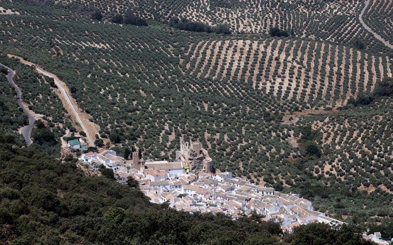 Vista del pueblo de zuheros