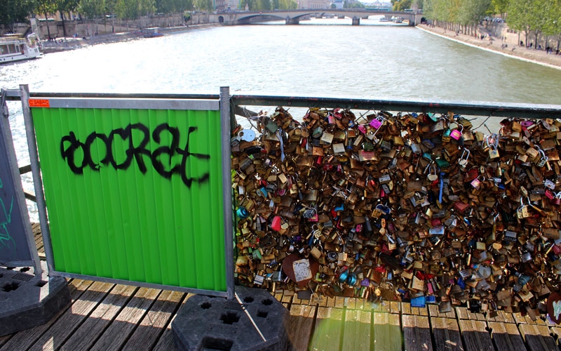 El amor destruye puentes en Paris