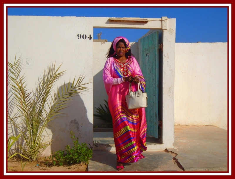 Senegalesa en el portal