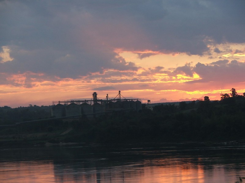 Atardecer sobre el Paran II