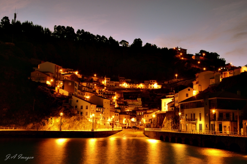 noche en cudillero