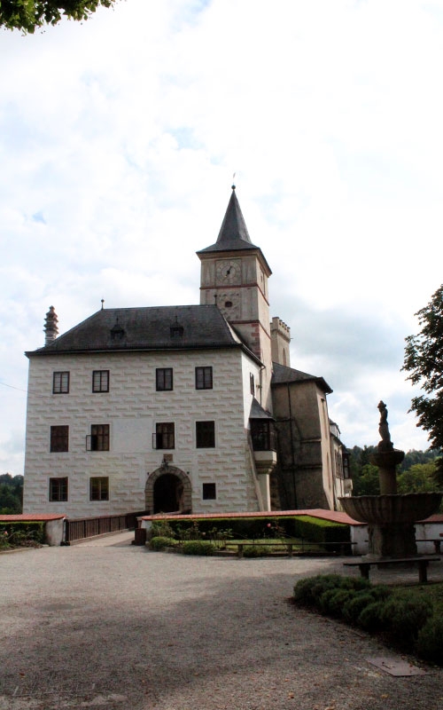 Entrada al castillo de Rozmberk