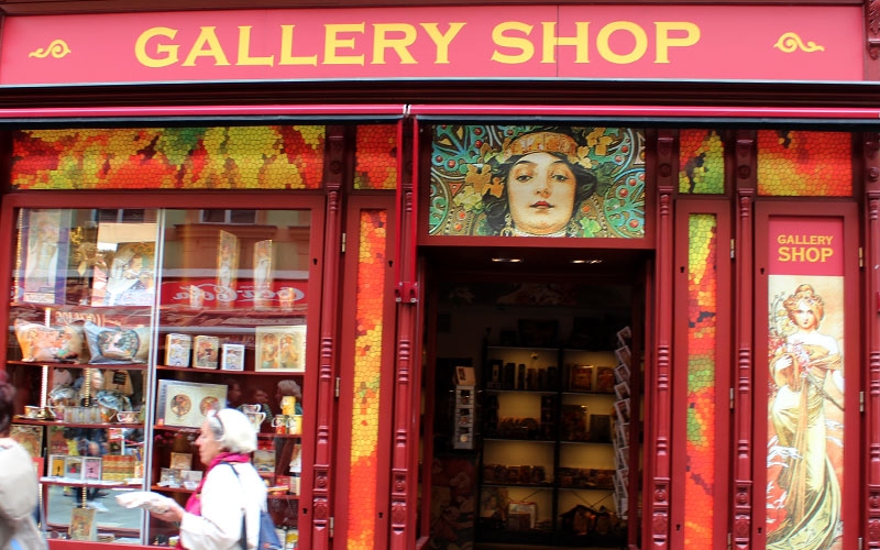 Red gallery Shop