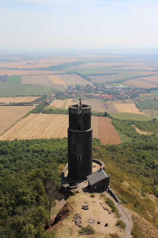 Torre del castillo en ruinas de Hazmburk