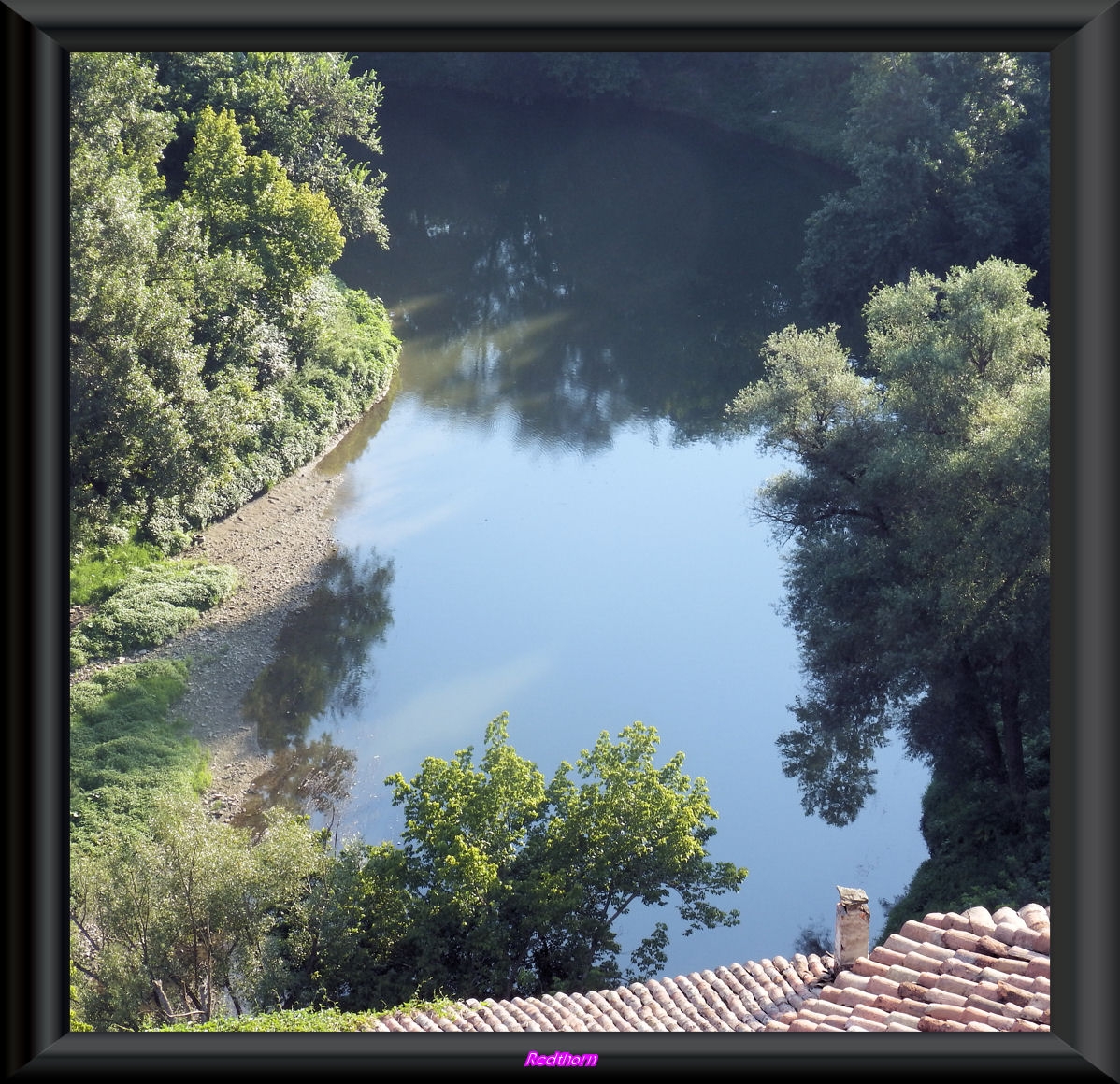 Reflejos en el ro Yantra a su paso por la ciudad De Veliko Tarnovo