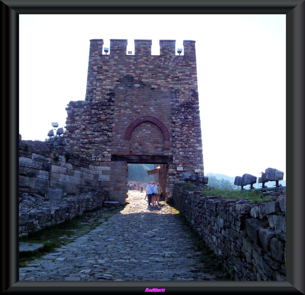 Puerta aaceso al recinto del castillo