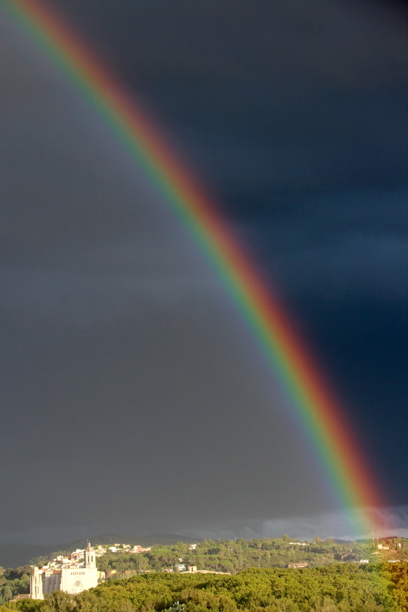 Super arcoiris y catedral de Girona