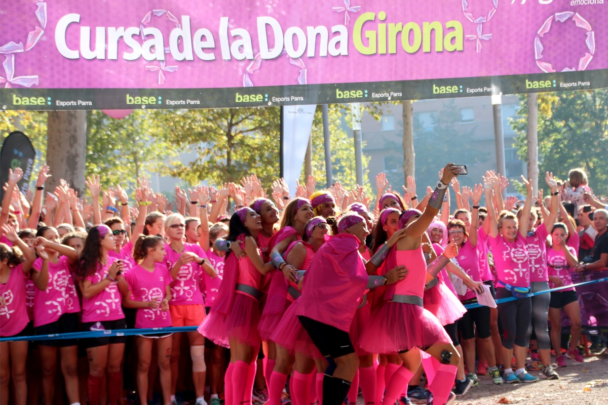 Carrera de la Mujer 2017 en Girona. Record 6500 mujeres!!!