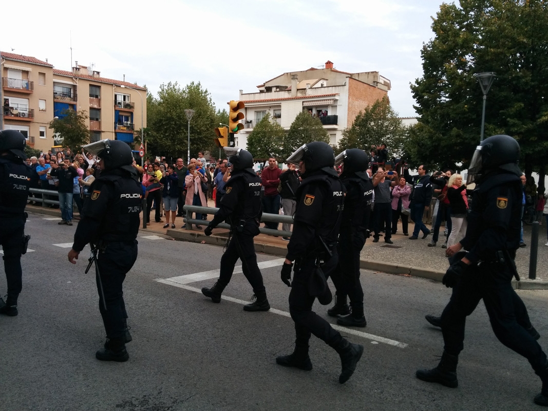 La Policia nacional defendiendonos de las Urnas