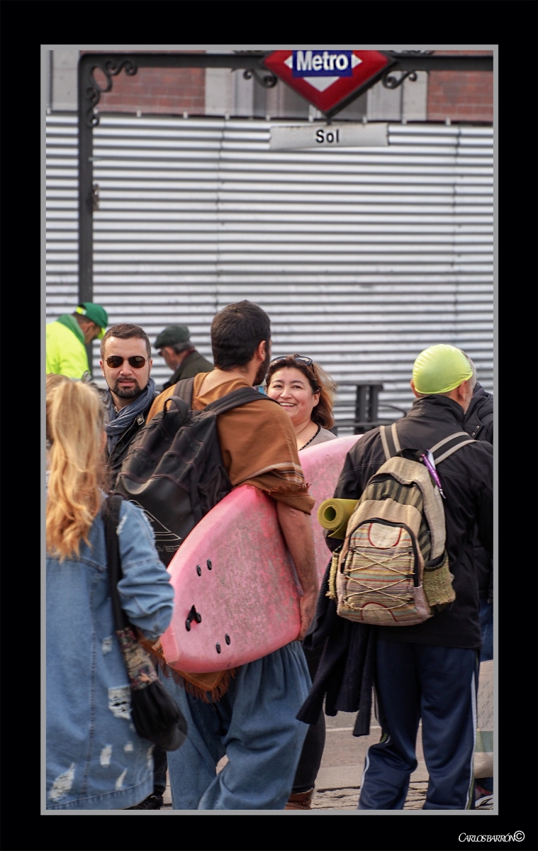 BUSCANDO OLAS EN LA PUERTA DEL SOL