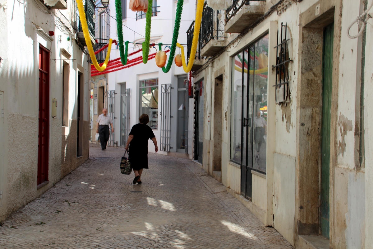 calles y gente de alccer do sal