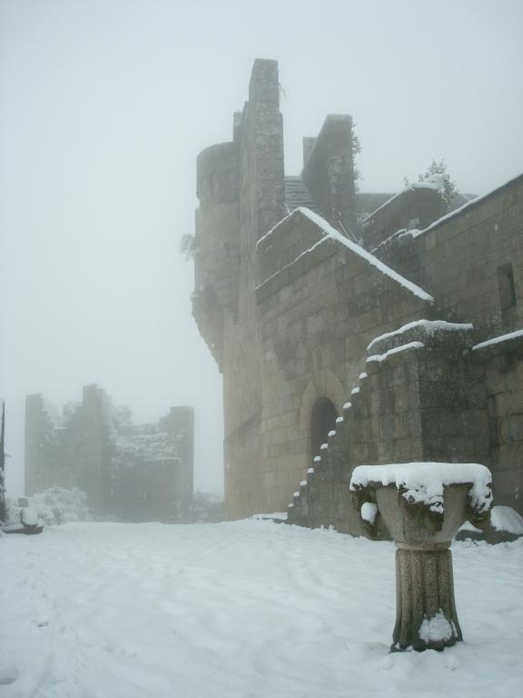 Neve: Castelo de Castro Caldelas