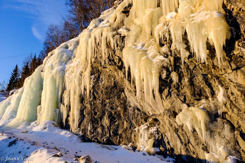 ESTALACTITAS DE HIELO