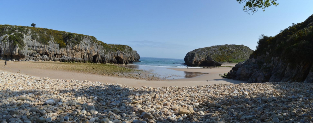 Playa de Cuevas del Mar (Llanes, Asturias)
