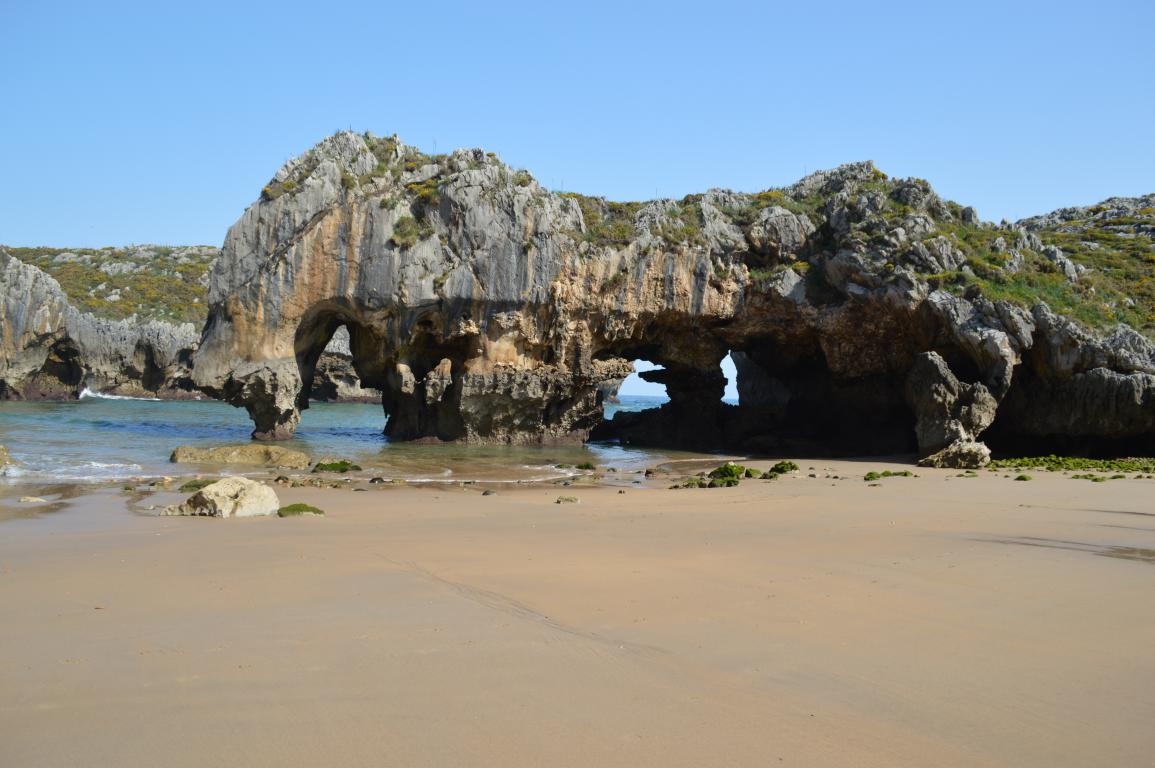 Playa de Cuevas del Mar (Llanes, Asturias)