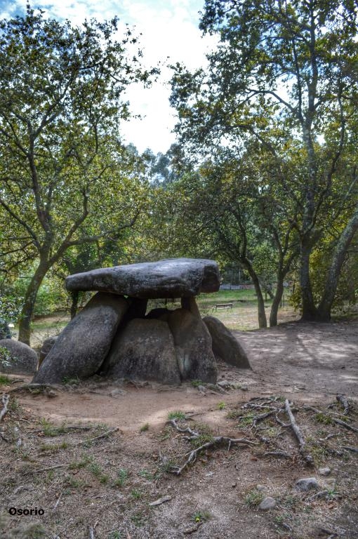 Dolmen de Axeitos (Riveira) 