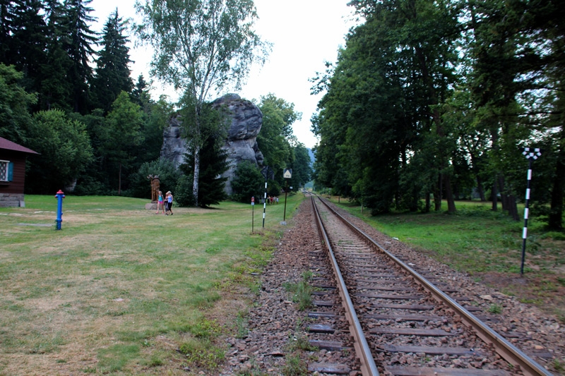 Via que pasa por el parque teplice-rocks