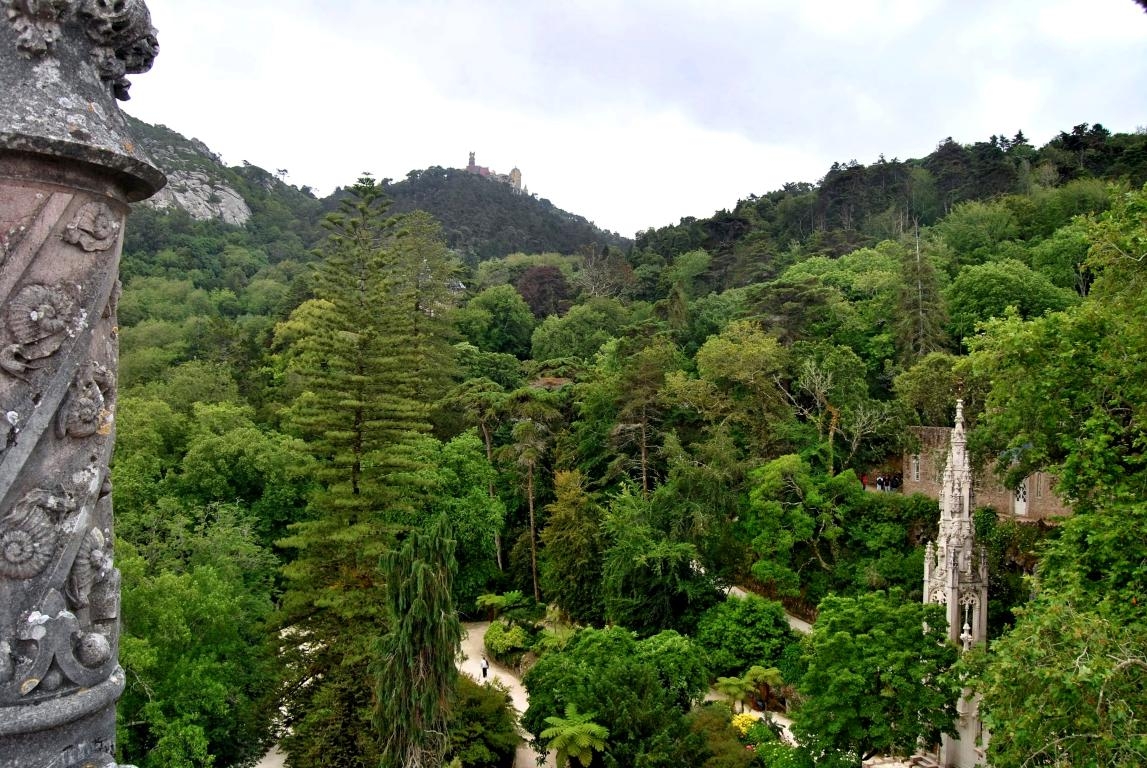 Sintra: Palacio da Pena dende a Quinta da Regaleira. Portugal