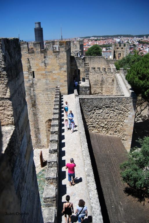 Castelo de So Jorge, Lisboa, Portugal byJOM