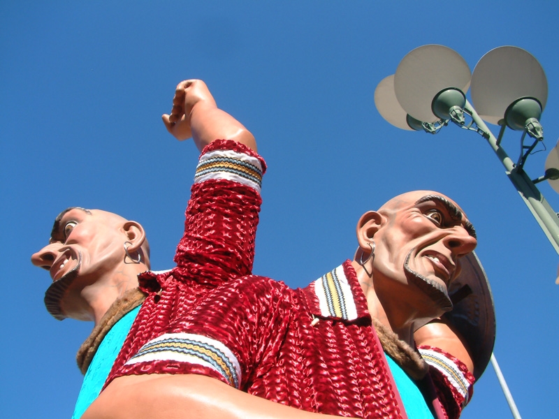 Gigante de 3 cabezas
