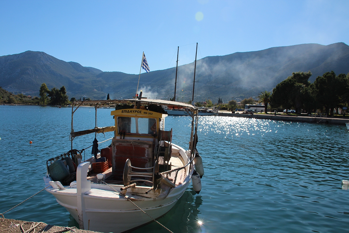 Barca pesquera Epidauros