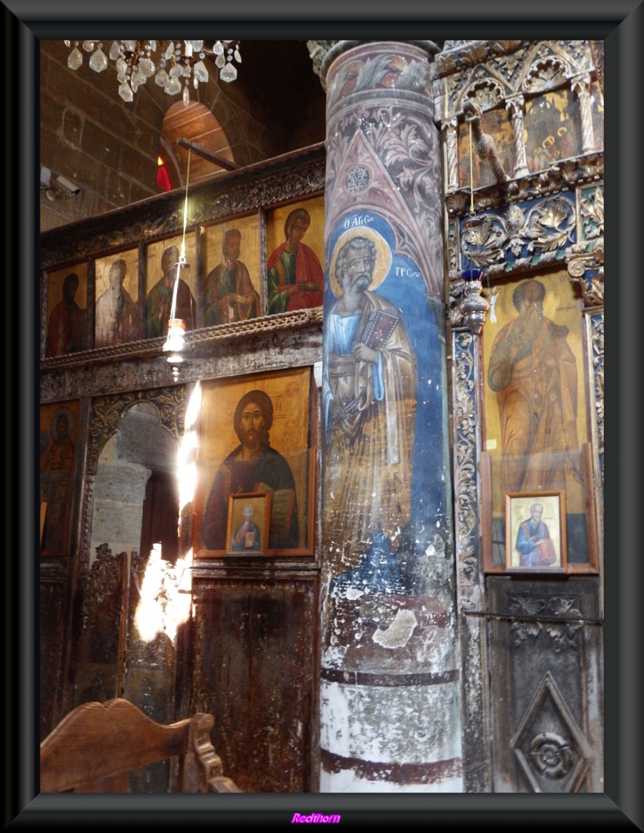 Detalle de las pinturas en el iconostasio