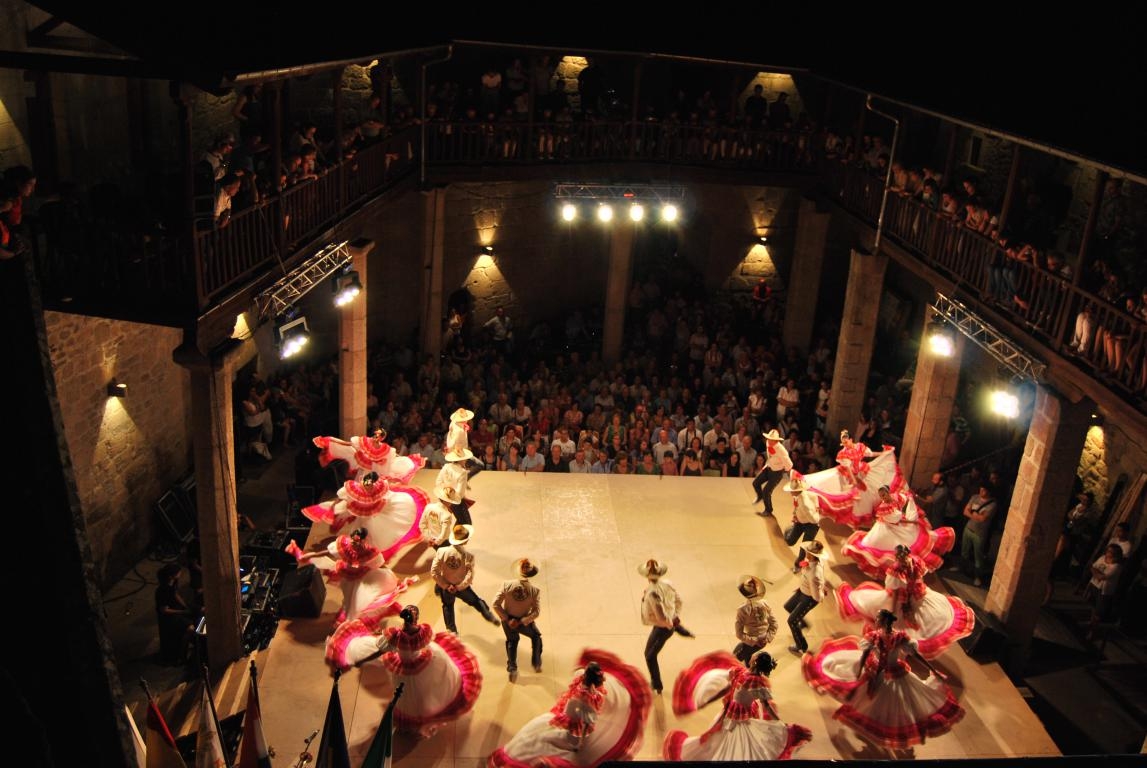 Castelo de Castro Caldelas: Bailes folkloricos