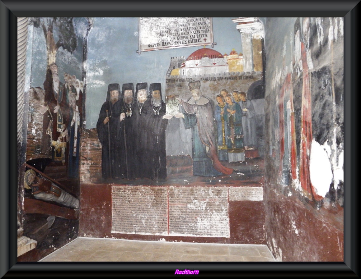 Frescos deteriorados en la iglesia de S. Pedro y S. Pablo