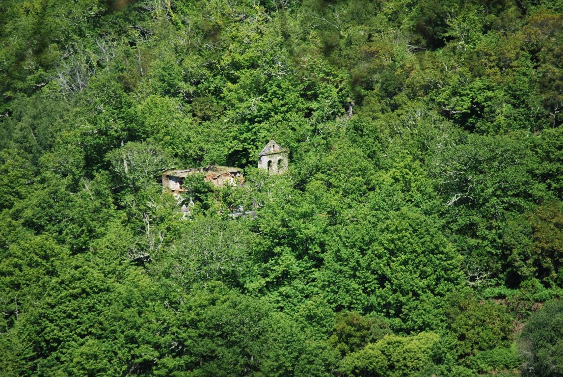 Igrexa abandonada de As Carballeiras. Castro Caldelas. Ourense. Ribeira Sacra fcmv