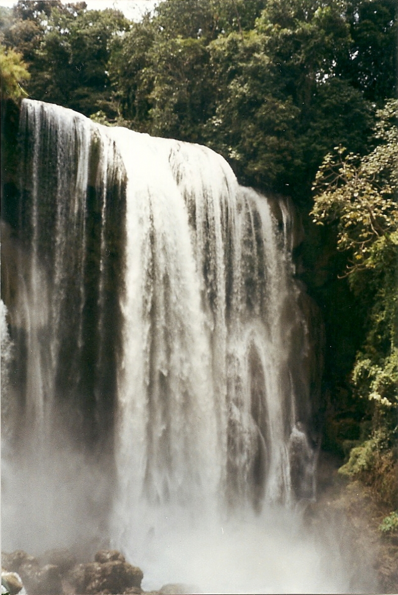 Cascada en el ro Esquias