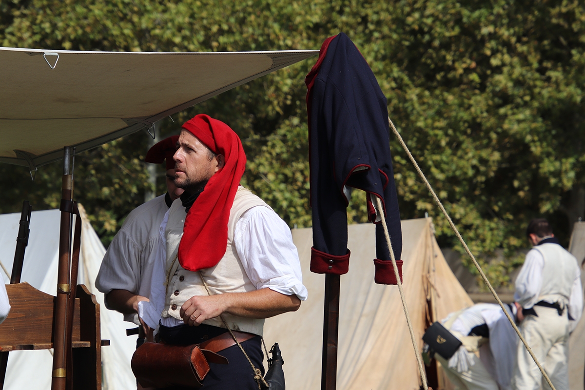 Preparandose para la batalla en el campamento napoleonico