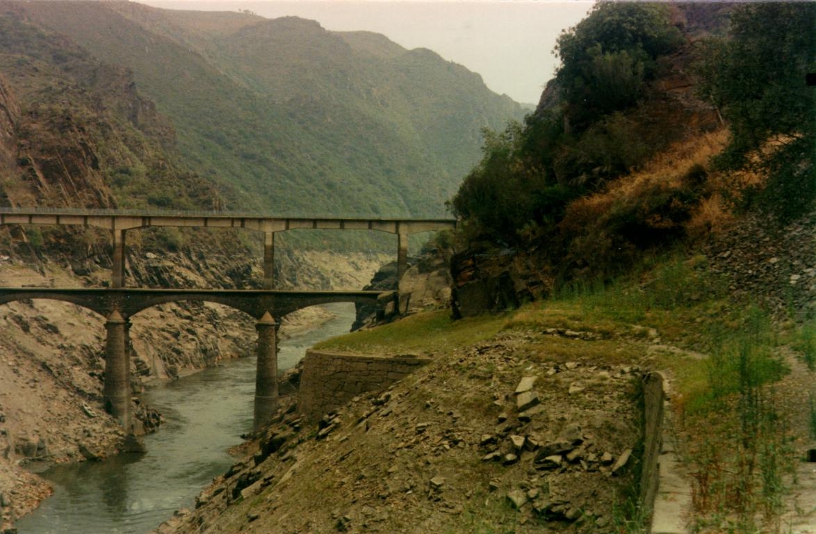 Ponte de Paradela. Castro Caldelas. Ribeira Sacra. Ourense. Galicia 