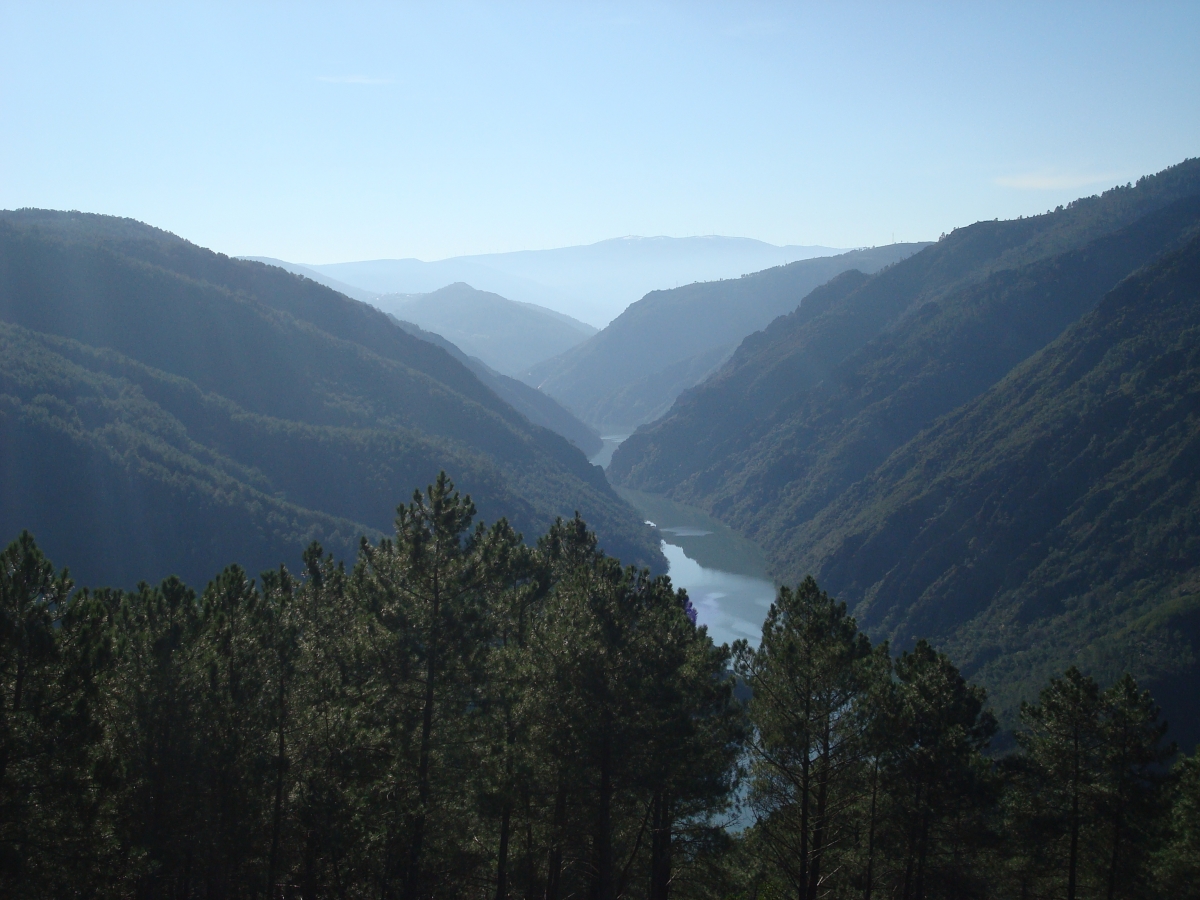 As sombras do cann. Castro Caldelas. Ribeira Sacra. Ourense. Galicia 