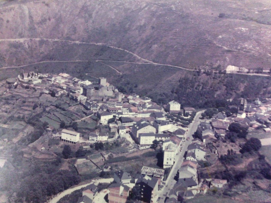 Castro Caldelas (anos 80) Ribeira Sacra. Ourense. Galicia fcmv